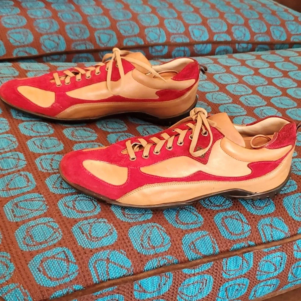 Stylish Red and Tan Men's Sneakers - Picture 2 of 16